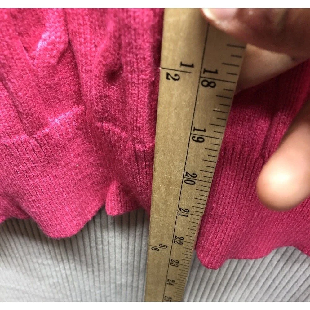 Joyfunear Cableknit Sweater Size M Pink V Neck Collar Barbiecore Feminine